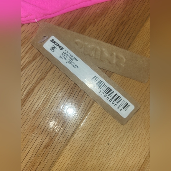 1. NWT SKIMS FITS EVERYBODY CUTOUT LONG DRESS IN LIMITED EDITION NEON PINK - Picture 7 of 7